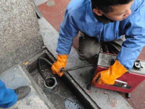 铁锋疏通下水道